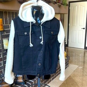 Black denim jacket, cream mock Sherpa sleeve and hood. Jnr XXL